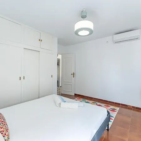 Charming 2 Bed In Old Town - Pass The Keys * Fuengirola