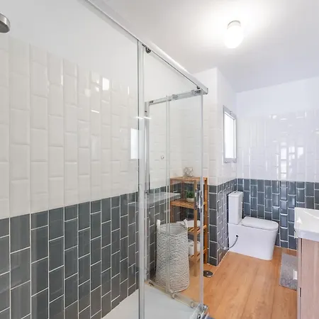 Charming 2 Bed In Old Town - Pass The Keys *