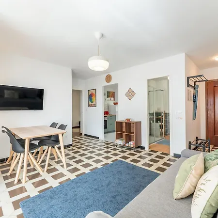 Charming 2 Bed In Old Town - Pass The Keys